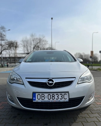 Opel Astra cena 21990 przebieg: 235000, rok produkcji 2011 z Gliwice małe 596
